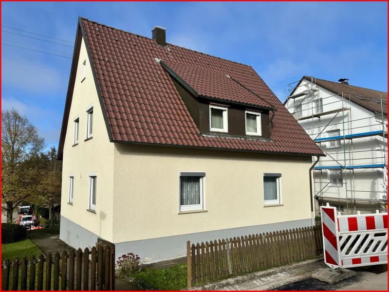 Hausansicht - Haus kaufen in Böhmenkirch - Freistehendes Haus in sonniger und ruhiger Lage!