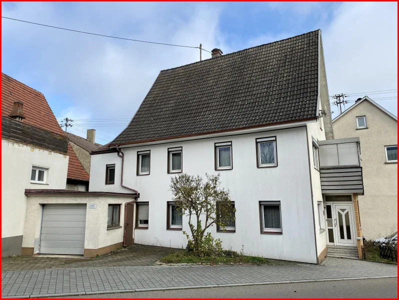 Hausansicht - Haus kaufen in Böhmenkirch - 1-2 Familienhaus mit großem Potenzial! 