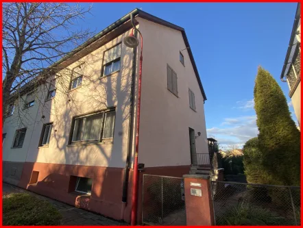  - Haus kaufen in Uhingen - DHH im Dornröschenschlaf - Ausbaumöglichkeit - großer Garten -Stellplatz !!!