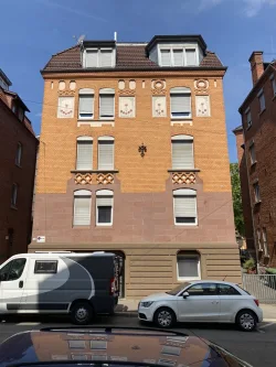 Titelbild - Wohnung kaufen in Stuttgart - Geräumige Altbauwohnung in Stuttgart Ost