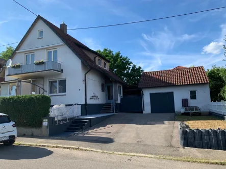 Ansicht Haus Garage - Haus kaufen in Weissach im Tal - Freistehendes Einfamilienhaus in ruhiger aber zentraler Lage