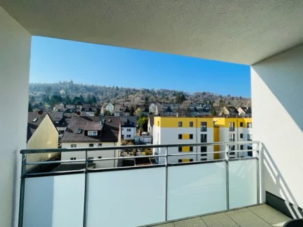 Balkon mit Áussicht  - Wohnung kaufen in Stuttgart - Moderne 4 Zimmer Neubauwohnung in Stuttgart   "Aufzug"Tiefgarage"Barrierefrei"Ausblick"