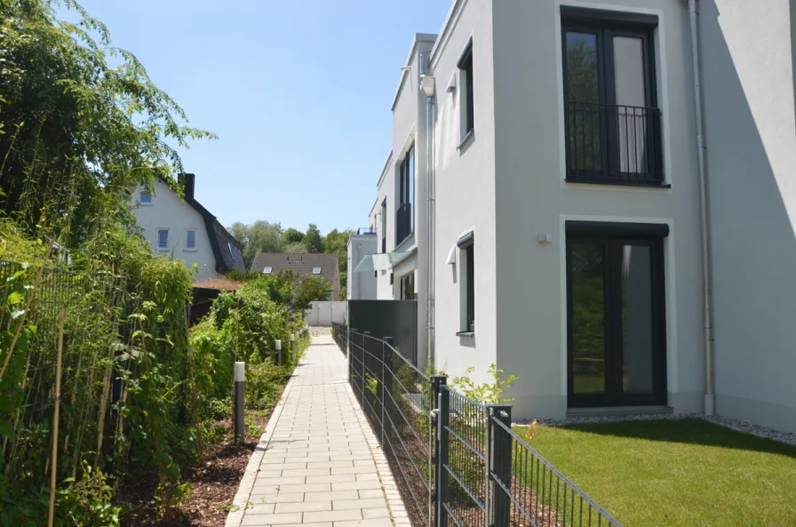 Haus  - Wohnung mieten in München - Erstbezug zwei Zimmer "Luxus Wohnung" mit Balkon