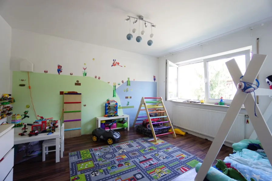 Kinderzimmer mit Laminatboden