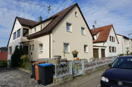 Außenansicht - Haus kaufen in Pfullingen - Einfamilienhaus mit Einliegerwohnung und Garage