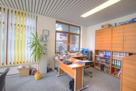 Büro 1 - Büro/Praxis mieten in Untergruppenbach - ONLINEHANDEL - BÜRO - LADENGESCHÄFT - VERSICHERUNG mit 4 Stellplätze - guter Lage in Unterguppenbach