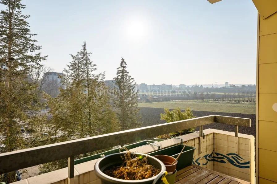 Balkon und Blick - Wohnung mieten in Stuttgart - Gut geschnittene Zwei-Zimmer-Wohnung mit Balkon am Probstsee