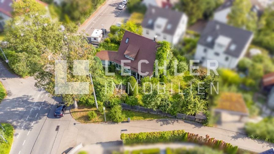 Eckgrundstück - Haus kaufen in Stuttgart / Vaihingen - Freistehendes EFH auf Eckgrundstück mit optimaler Süd-West-Ausrichtung