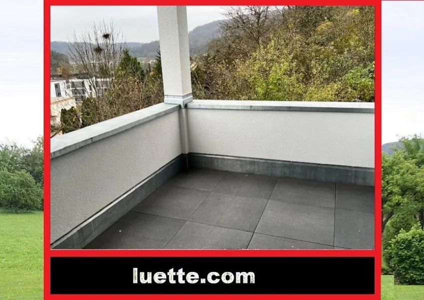 Balkon mit herrlichem Fernblick - Wohnung kaufen in Stühlingen - Exklusive, geräumige 3-Zi-ETW, Terrassenhausstil, Lift, ca. 120 m² Wohnfl., grosser überdachter Balkon, traumhafter Fernblick, Garage