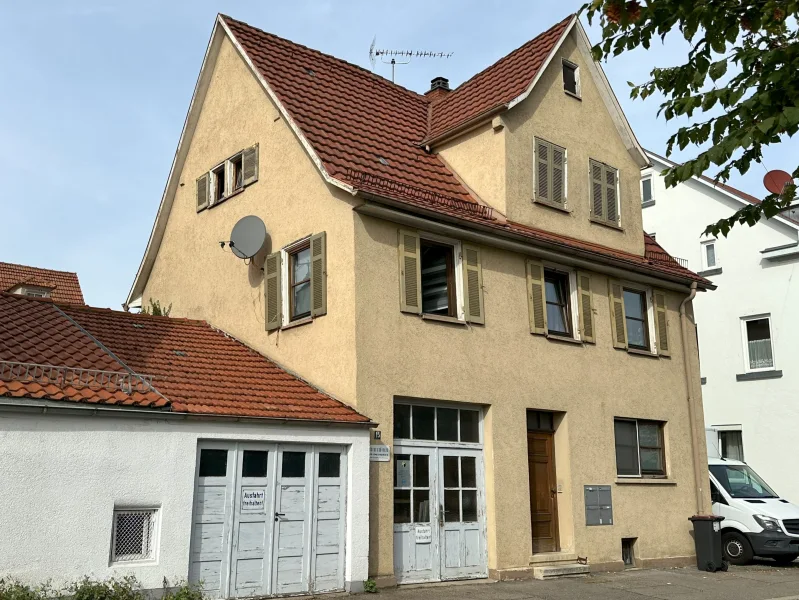 Ansicht - Haus kaufen in Reutlingen - Investieren mit Weitblick - Voll vermietetes Mehrfamilienhaus in der Oststadt