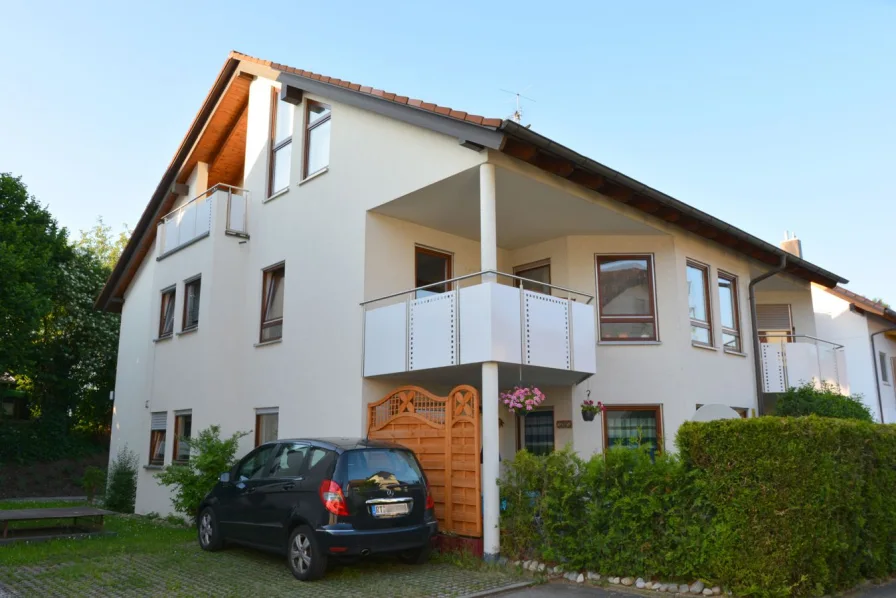 Eingangsseite - Wohnung mieten in Reutlingen - Viel Licht von 3 Seiten - Helles Wohnen mit Sonnen-Balkon in Mittelstadt