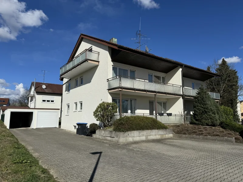 Objektansicht - Haus kaufen in Meckenbeuren - Gepflegtes, voll vermietetes 6-Familien-Haus mit zwei Garagen
