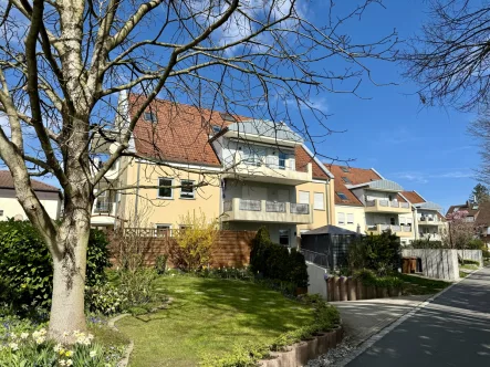 Objektansicht - Wohnung kaufen in Friedrichshafen - Kleine 2-Zimmer-Wohnung mit großem Balkon und TG-Stellplatz