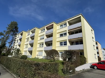 Objektansicht - Wohnung kaufen in Friedrichshafen - Kleine, ursprünglich ausgestattete 3-Zimmer-Wohnung mit Balkon in see- und zentrumsnaher Lage