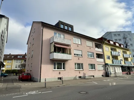 Objektansicht - Wohnung kaufen in Friedrichshafen - Individuelle 2-Zimmer-DG-Stadtwohnung mit Balkon