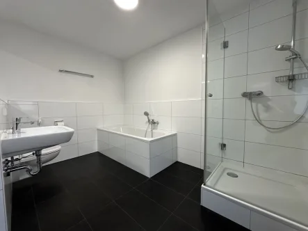 Badezimmer 2 - Wohnung mieten in Stuttgart Stuttgart-Ost - Die perfekte WG Wohnung- 2 Schlafzimmer + 2 Bäder + EBK uvm.