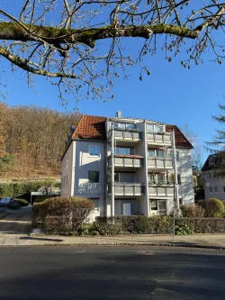 Top-Terrassen-Wohnung mit  Vorgarten - Wohnung kaufen in Freital - Den Wald hinterm Haus - Dresden vor der Tür: Lichtdurchflutete 3-Zi.-Wohnung mit Terrasse in Freital