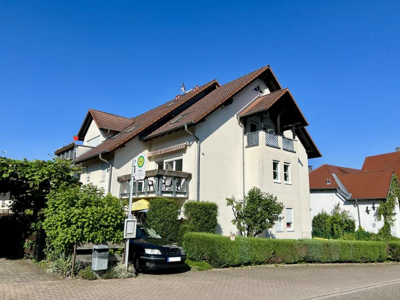 Deckblatt - Wohnung kaufen in Gernsbach / Staufenberg - Vermietete 2-Zimmer Maisonette-Wohnung mit TG- und Außenstellplatz in schöner Lage von Staufenberg!