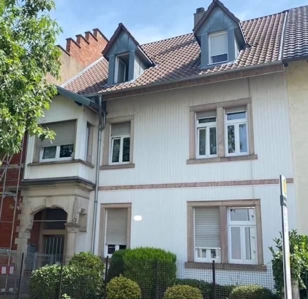 Ansicht - Haus kaufen in Rastatt - Wohnhaus mit 3 Einheiten und Gewerbeimmobilie in unmittelbarer Nähe zur Stadtmitte von Rastatt!