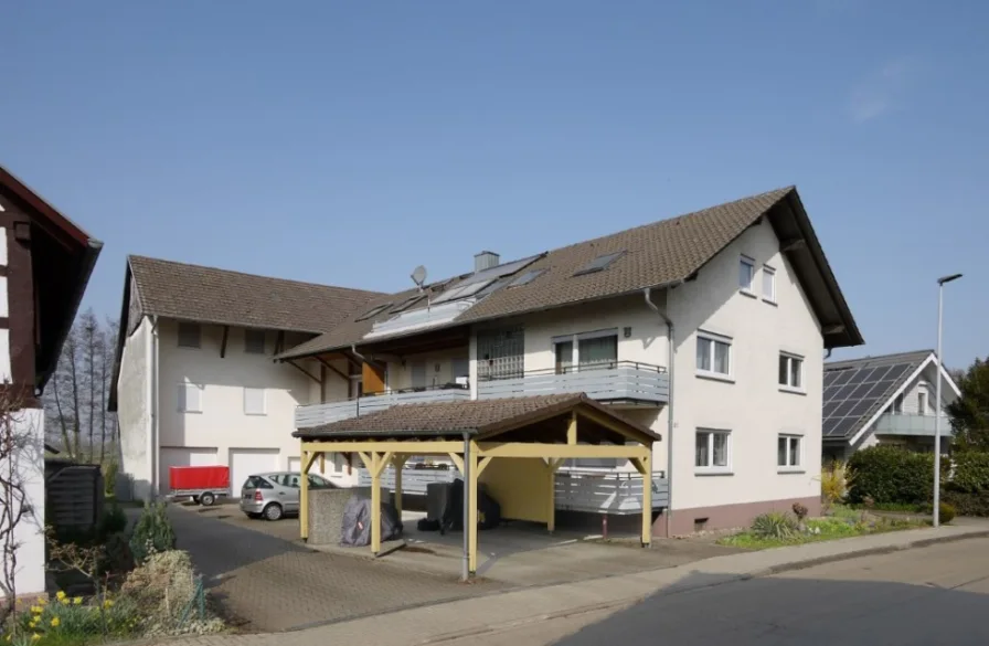 Ansicht - Haus kaufen in Bühl / Oberbruch - Vermietetes Mehrfamilienhaus mit 4 Wohneinheiten, 1.972 m² Grundstück und Ökonomie in Bühl-Oberbruch!