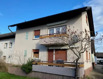 Seitenansicht - Haus kaufen in Hügelsheim - Eigentümer gesucht! Die Mieter sind schon da!3 Fam.-Wohnhaus in ruhiger Lage von Hügelsheim