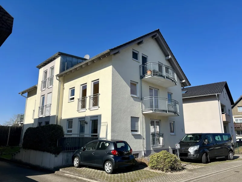 Ansicht - Wohnung kaufen in Iffezheim - Gepflegte, leerstehende 2-Zimmer Wohnung mit Balkon, EBK und Stellplatz in Iffezheim!