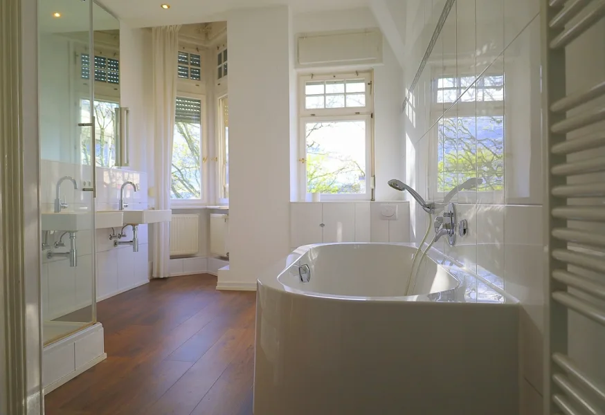Luxury bathroom with bathtub upstairs