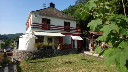 View of house - Haus mieten in Idar-Oberstein / Weierbach - Welcome to your new home in the heart of nature!