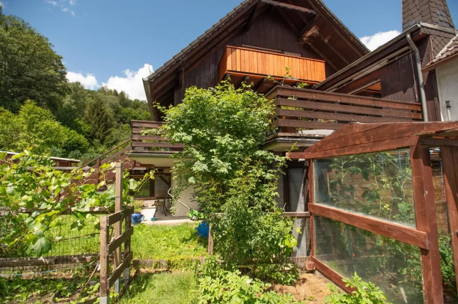 Gartenperspektive auf Anbauhaus