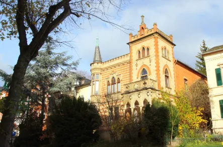 Street view of the house - Wohnung mieten in Wiesbaden - Perfect Home for Military Members *American Lease Agreement Only*