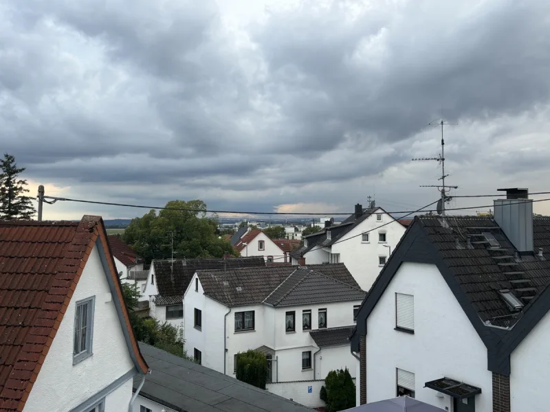 View over the roofs - Haus mieten in Wiesbaden / Nordenstadt - ONLY 8 MINUTES TO CLAY! Perfect Home for Military Members *American Lease Agreement Only*