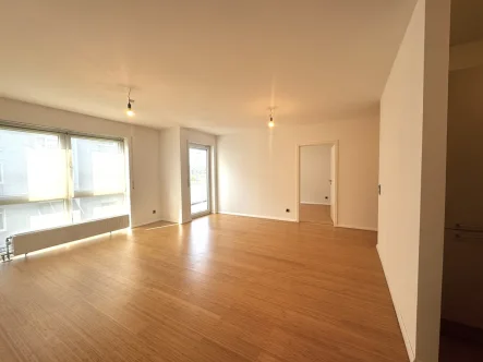 Wohn- und Esszimmer - Wohnung mieten in Ginsheim-Gustavsburg - * NEU ZU VERMIETEN *2-Zimmer-Wohnung mit Einbauküche, Balkon, und Stellplatz