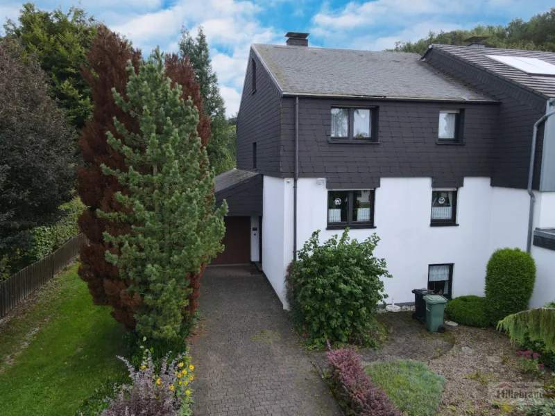 Hausfront - Haus kaufen in Olsberg - Gartenidyll mit unverbaurem Blick in die Natur