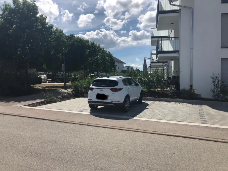 Stellplatz - Sonstige Immobilie mieten in Oberndorf am Neckar - KFZ-Stellplatz auf dem Lindenhof