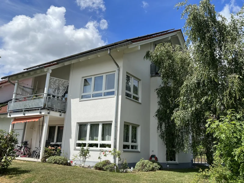 Ansicht mit Terrasse - Wohnung kaufen in Epfendorf - Lichtdurchflutete 3,5-Zimmerwohnung mit Sonnenterrasse!