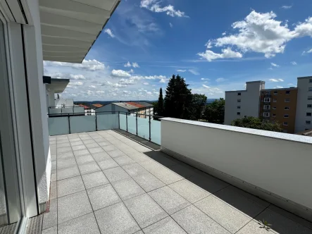 Große Terrasse - Wohnung kaufen in Oberndorf-Lindenhof - PENTHOUSE gefällig? Hier ist es.