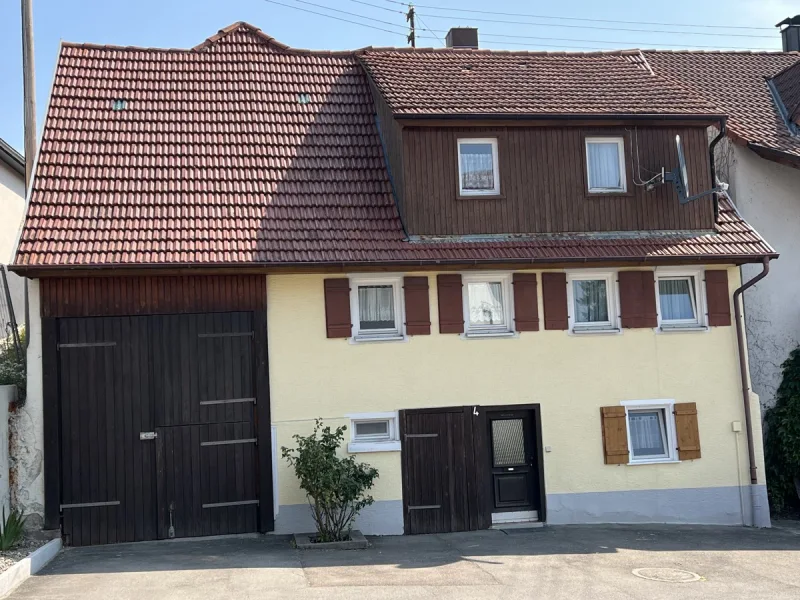 Ansicht - Haus kaufen in Dietingen / Böhringen - Charmantes freistehendes Einfamilienhaus mit großem Garten