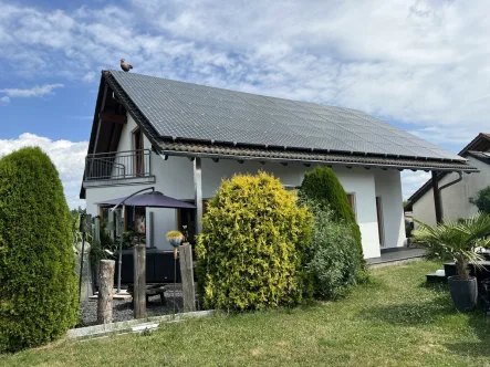 Ansicht - Haus kaufen in Bösingen - Hier erfüllen sich Ihre Wohnträume vom Eigenheim inklusive einer PV-Anlage zur Finanzierungsunterstützung!