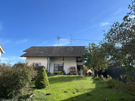 Gartenansicht - Haus kaufen in Denkingen - Ideal für Handwerker oder HobbyistenWohnhaus mit Nebengebäude/Lagerhalle