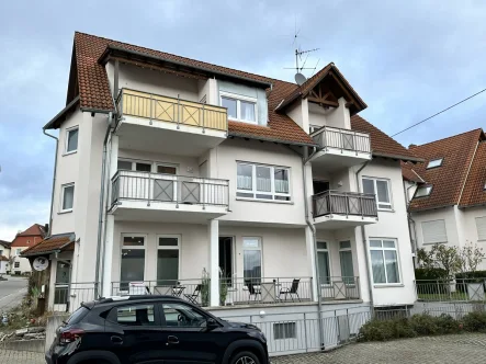 Ansicht mit Balkon - Wohnung kaufen in Oberndorf am Neckar - Preiswert zur eigenen Wohnung