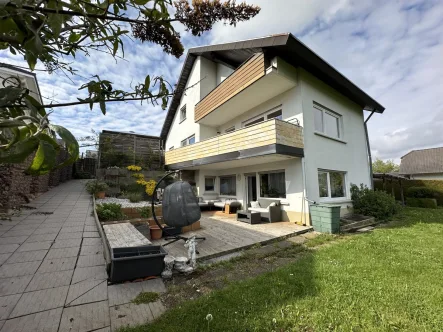 Westansicht - Haus kaufen in Gosheim - 3 Fam. Haus mit vielerlei Perspektiven zur Nutzung in Gosheim