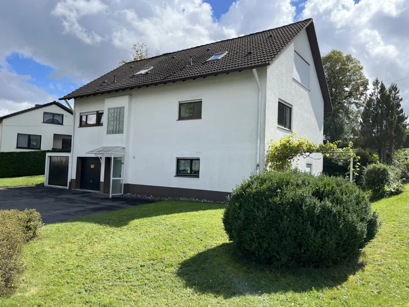 Ansicht - Haus kaufen in Rottweil / Hausen - Zweifamilienhaus mit ELW und tollem Grundstück