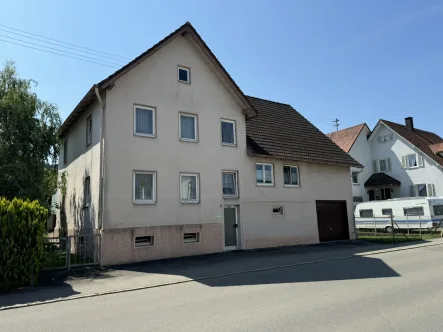 Ansicht - Haus kaufen in Rottweil / Göllsdorf - Wohnhaus mit vielen Möglichkeiten in Göllsdorf