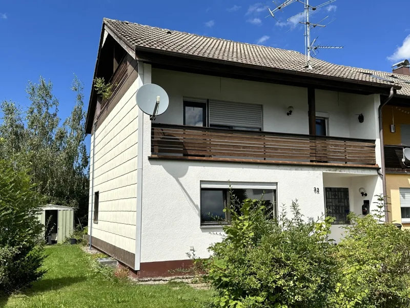 Ansicht - Haus kaufen in Eschbronn / Locherhof - Sonniges Reihenhaus mit Blick ins Grüne!