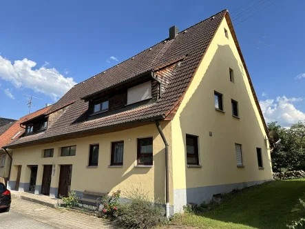 Ansicht - Haus kaufen in Deißlingen - Großzügige Haushälfte mit idyllischem Gartenanteil