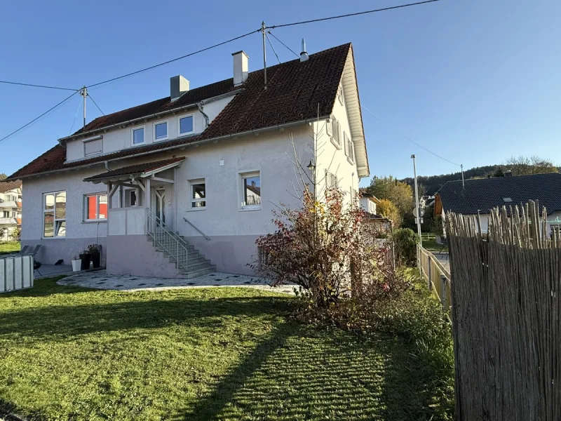 Ansicht - Haus kaufen in Rottweil - Gepflegte Doppelhaushälfte ideal für die kleine Familie!