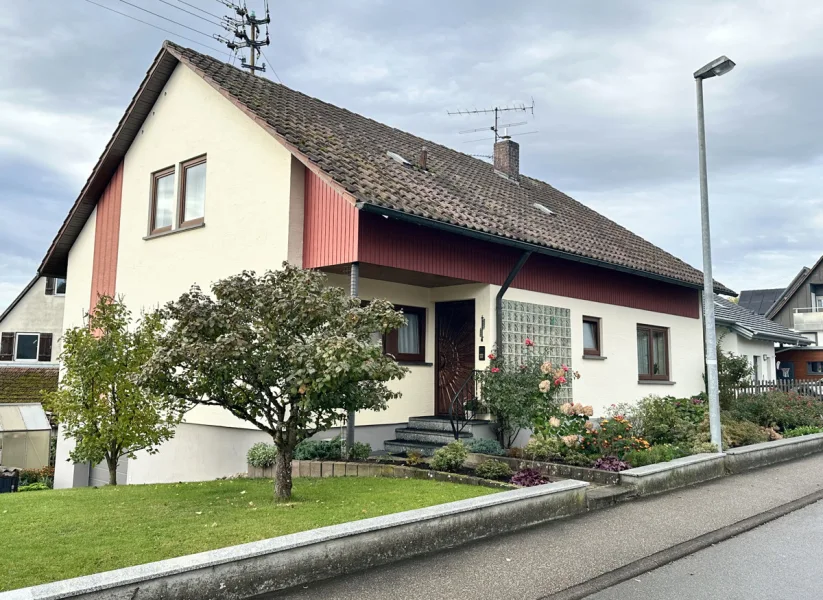 Ansicht - Haus kaufen in Oberndorf am Neckar / Hochmössingen - Einfamilienhaus in ruhiger Wohnlage - Ihr neuer Rückzugsort