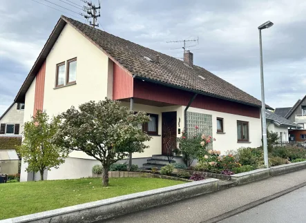 Ansicht - Haus kaufen in Oberndorf am Neckar / Hochmössingen - Einfamilienhaus in ruhiger Wohnlage - Ihr neuer Rückzugsort