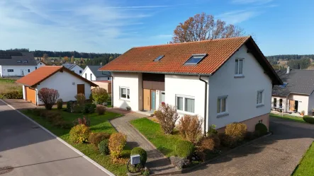 Aussenansicht 2 - Haus kaufen in Königsfeld im Schwarzwald / Burgberg - Familienglück  Einfamilienhaus mit großem Garten