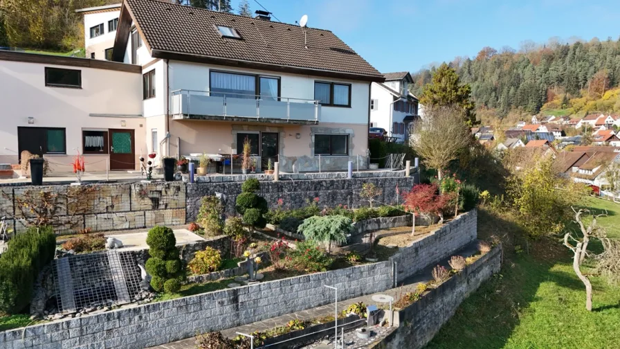 Rückansicht - Haus kaufen in Epfendorf - Wohnen mit herrlichem Weitblick